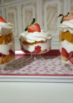 Une photo de Charlotte aux fruits en verrine