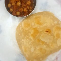 A picture of Chole Batura.