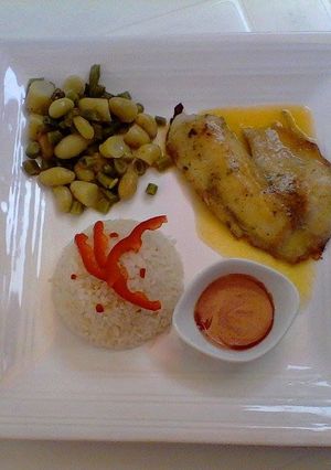 Una foto de Tilapia en salsa de naranjilla