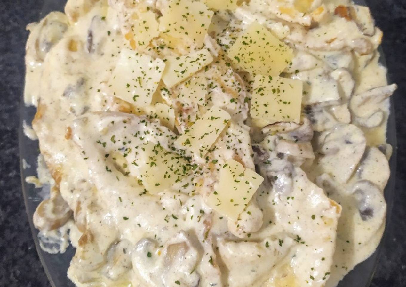 Escalopines de pollo en salsa de hongos