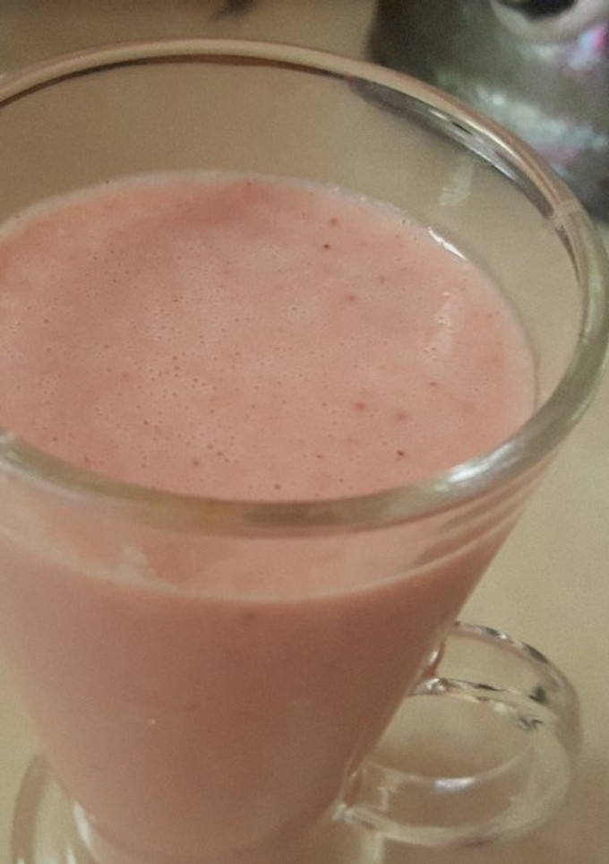 Una foto de Jugo de avena con fresas