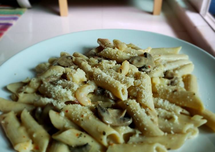 Penne Carbonara (seafood)