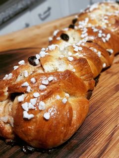 Una foto de Trenza de canela y pasas
