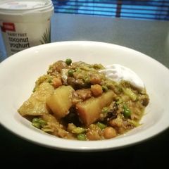 A picture of Broccoli, Mushroom, Potato, Peas & Chickpea Curry (Vegan/Veg).