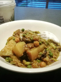 A picture of Broccoli, Mushroom, Potato, Peas & Chickpea Curry (Vegan/Veg).