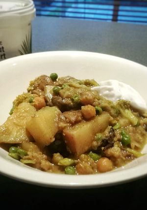 A picture of Broccoli, Mushroom, Potato, Peas & Chickpea Curry (Vegan/Veg).