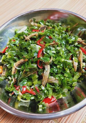 Foto resep Daun Kunyit Tumis Teri Pedas