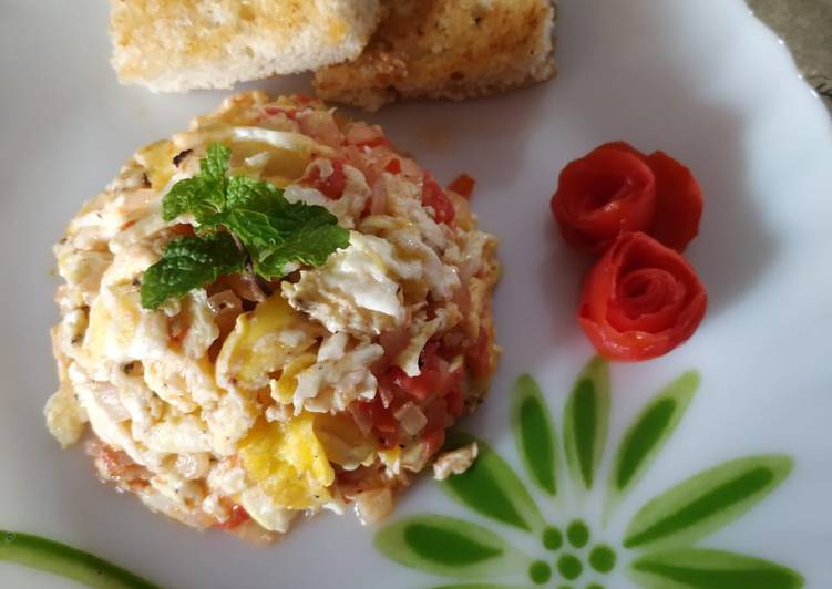Recipe of Ultimate Scrambled Eggs with Toast Buns