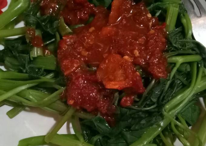 Rujak kangkung pedas asam manis