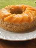 Torta invertida de durazno y avena