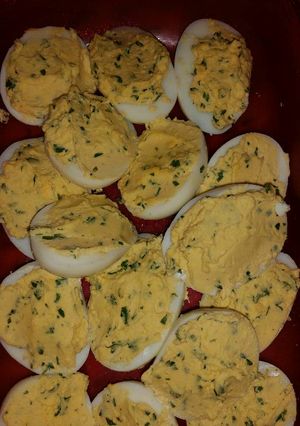 Una foto de Huevos rellenos -rápidos 😊