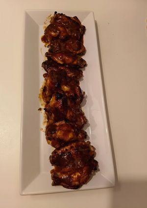 Una foto de Alitas de pollo con salsa especial
