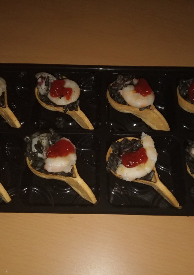 Una foto de Cucharitas de arroz negro rápidas