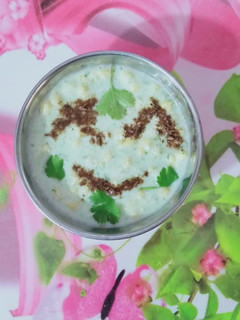 बथुआ का रायता (Bathua ka raita recipe in Hindi) रेसिपी मुख्य फोटो