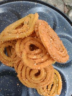 चकली (chakali recipe in marathi) रेसिपी चे मुख्य फोटो