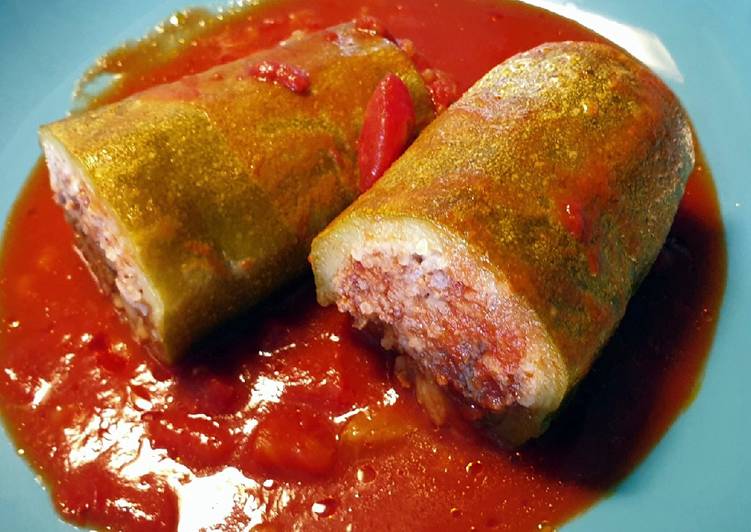 Recipe of Perfect Stuffed courgettes in tomato sauce