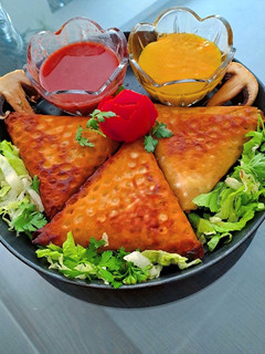 عکسی از دستور سمبوسه قارچ و سبزیجات