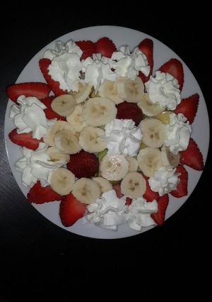 صورة لوصفة سلطة فواكه 🍓🍌🍯