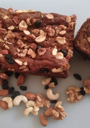 બનાના ડ્રાયફ્રૂઇટ cake વિથ whole wheat flour (eggless) રેસીપી મુખ્ય ફોટો