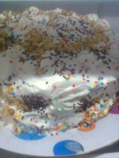 Una foto de Torta de piña manjar y merengue