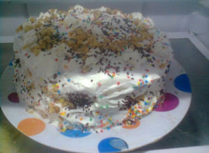 Una foto de Torta de piña manjar y merengue