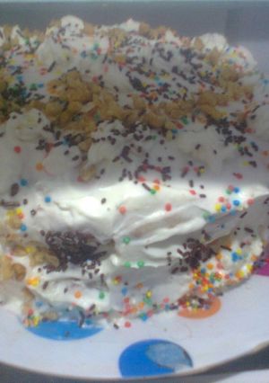 Una foto de Torta de piña manjar y merengue