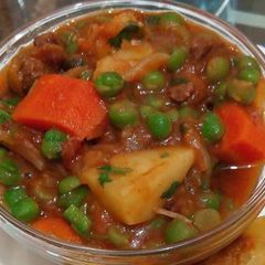 A picture of Beef Stew mixed with Waru and Peas.