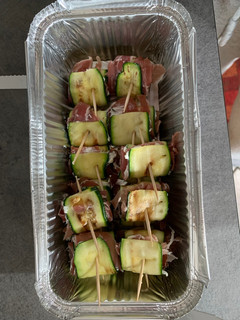Foto di Involtini di zucchine con prosciutto crudo e robiola