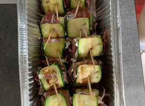 Foto di Involtini di zucchine con prosciutto crudo e robiola