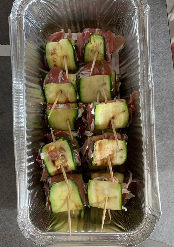 Foto di Involtini di zucchine con prosciutto crudo e robiola