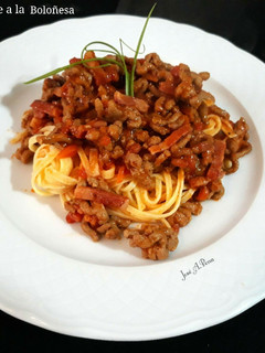 Una foto de Fettuccine a la boloñesa