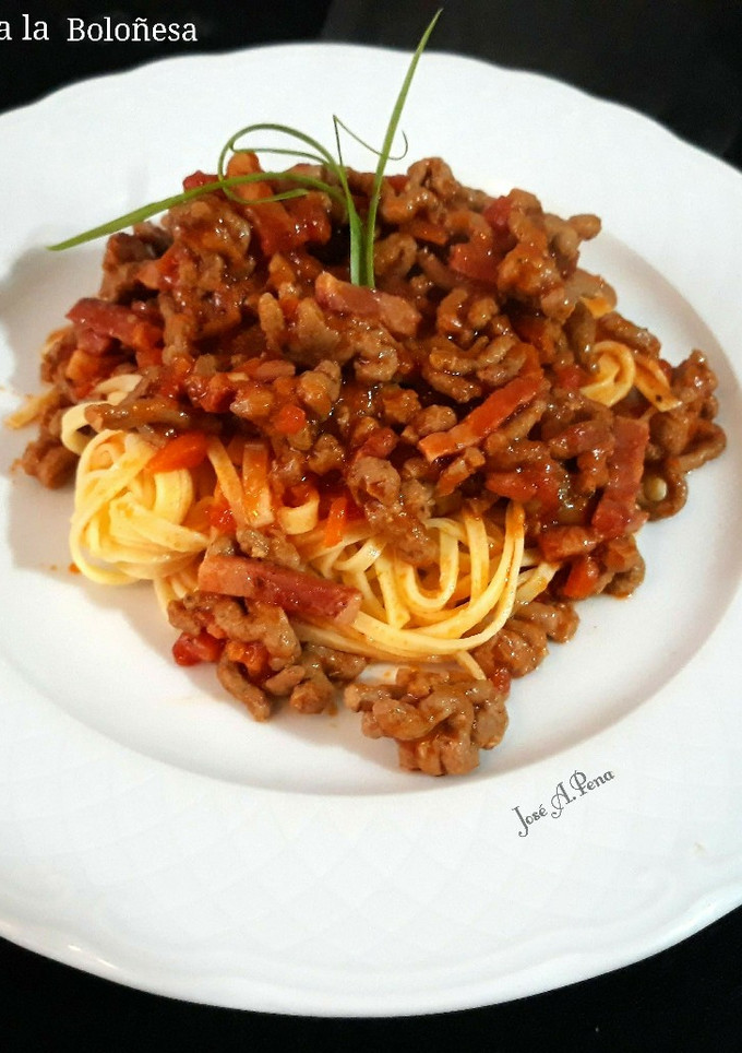 Una foto de Fettuccine a la boloñesa