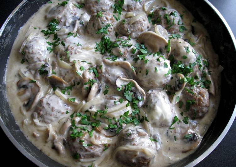 Simple Way to Make Homemade Meatballs Stroganoff