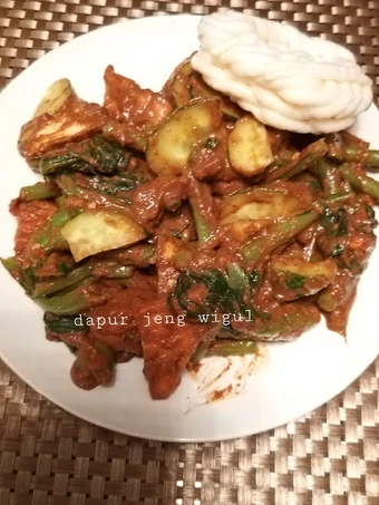 Cara Mudah Membikin Resep Rujak petis yang Uenak Anti Ribet, Menggugah Selera