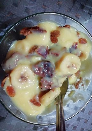 A picture of Chocolate chips fruit custard.