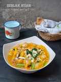 Seblak Kuah (cipuk, siomay kering & mie)