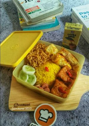 Foto resep Bekal Anak Nasi Kuning Simple