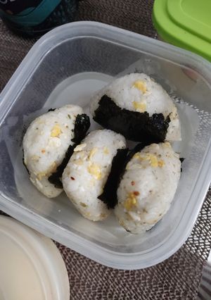 Foto resep Onigiri telur praktis (bekal sekolah anak)