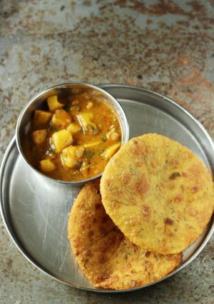 मसाला पूरी (masala poori recipe in Hindi) रेसिपी मुख्य फोटो