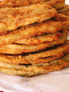 Una foto de Milanesas de berenjena rellenas de jamón y queso 👩‍🍳