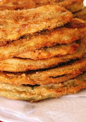 Una foto de Milanesas de berenjena rellenas de jamón y queso 👩‍🍳