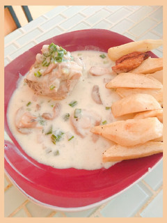 Una foto de Pollo en crema con champiñones!¡