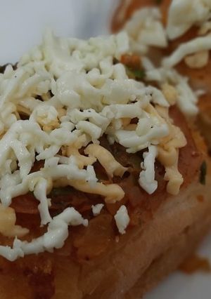A picture of Masala Chessy Pav.