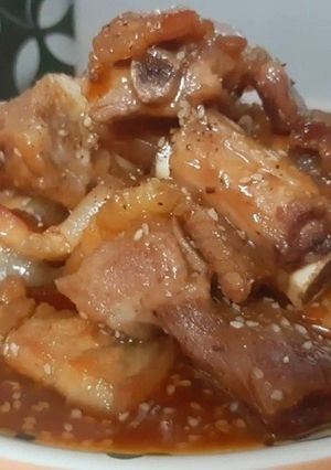 Hình của món Sườn non rim mặn.