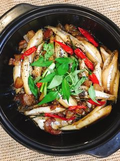 Hình của món Cá Cơm Trỗng Kho.