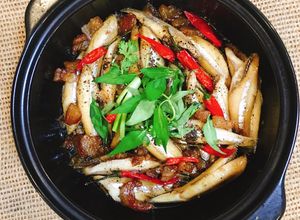 Hình của món Cá Cơm Trỗng Kho.