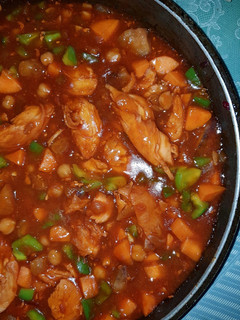 A picture of Chicken Afritada.