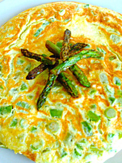 Una foto de Tortilla de espárragos verdes