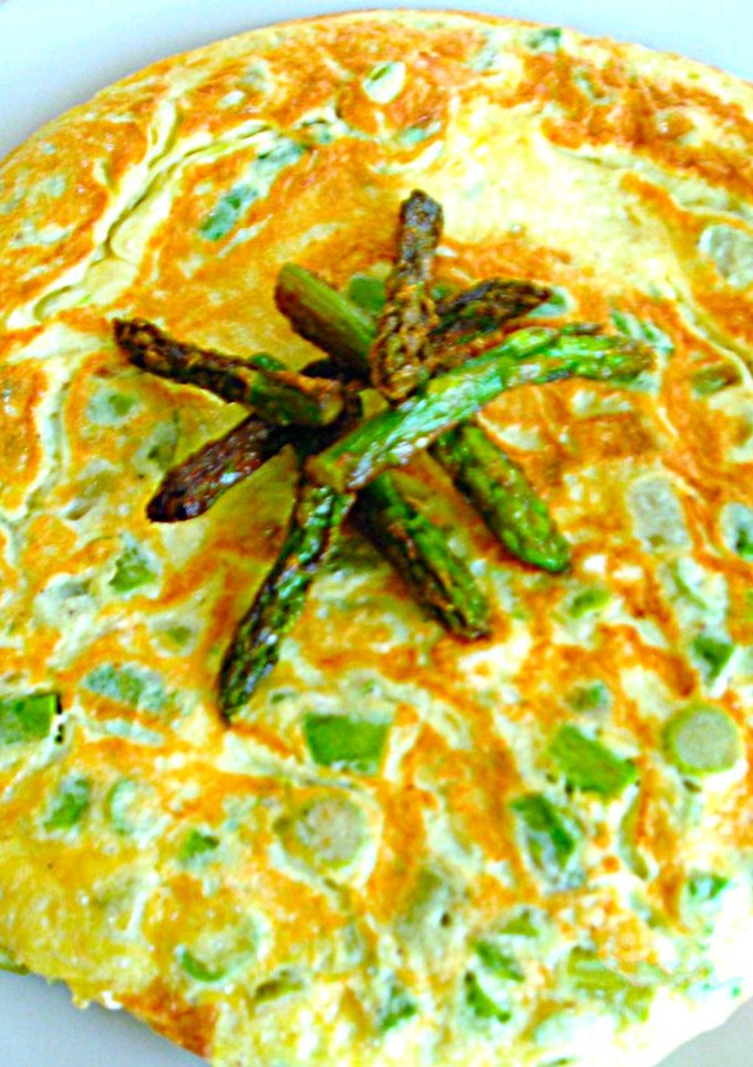 Una foto de Tortilla de espárragos verdes