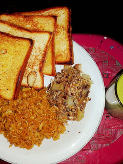 Foto resep Garlic bread with Spicy Onion Tuna